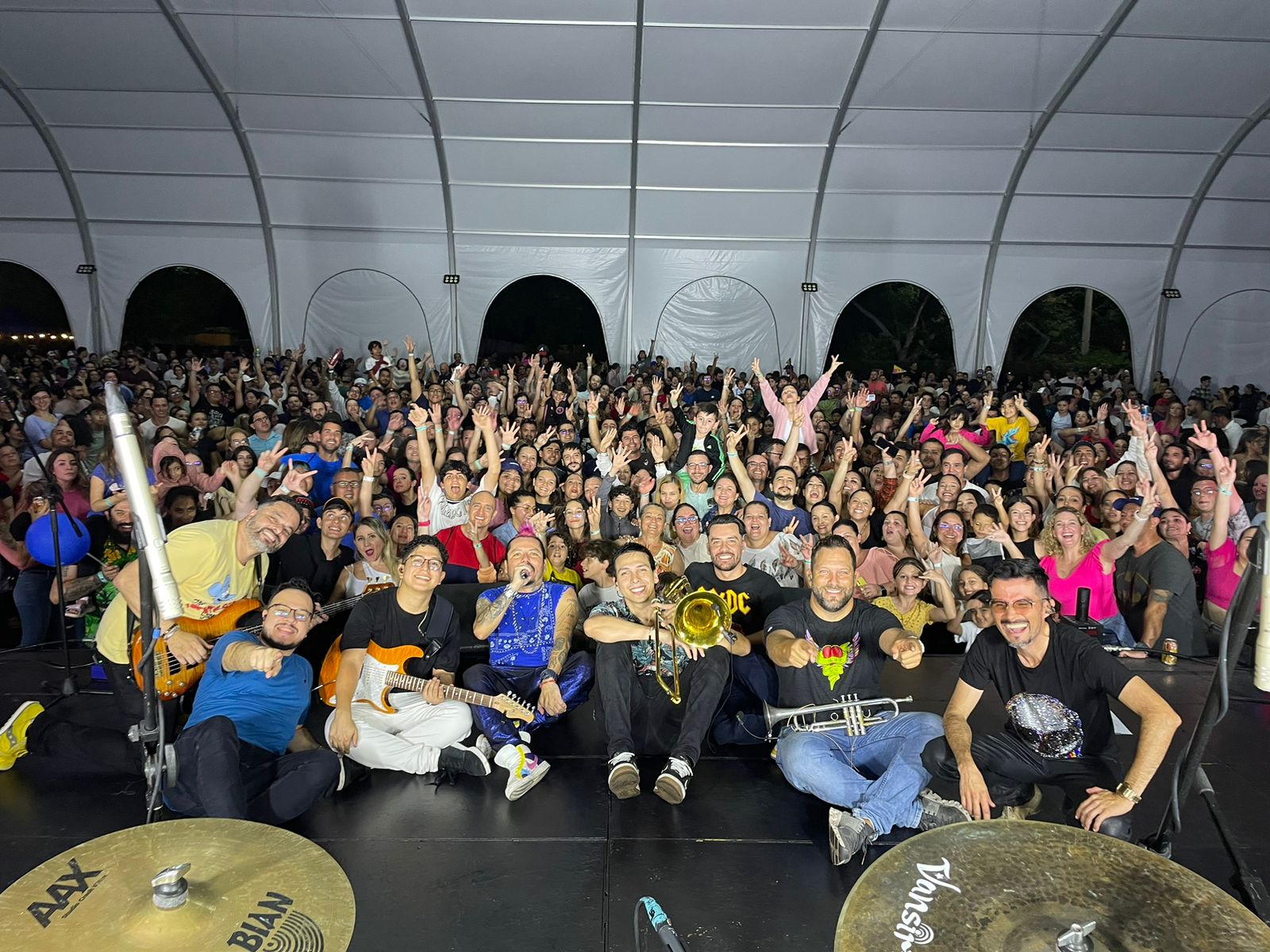 Los Ajenos, Evento Corporativo